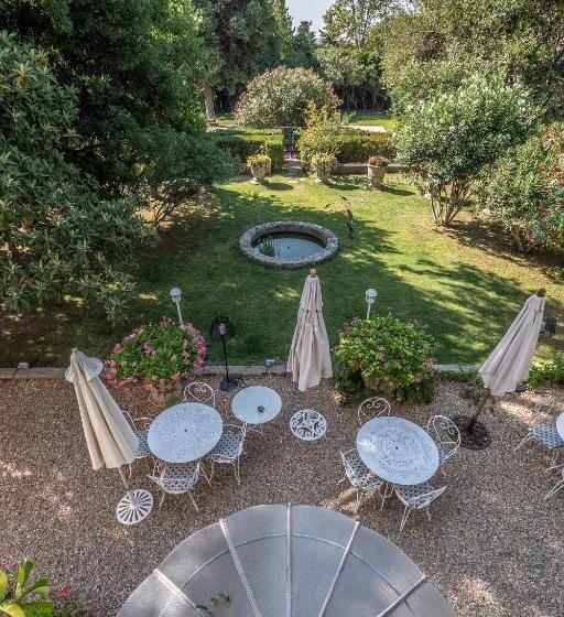 غرفة قياسية مطلّة علي الحديقة, Mas D Escattes