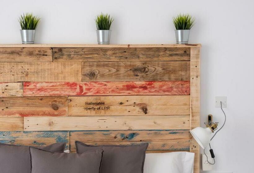 غرفة قياسية, Gomezs