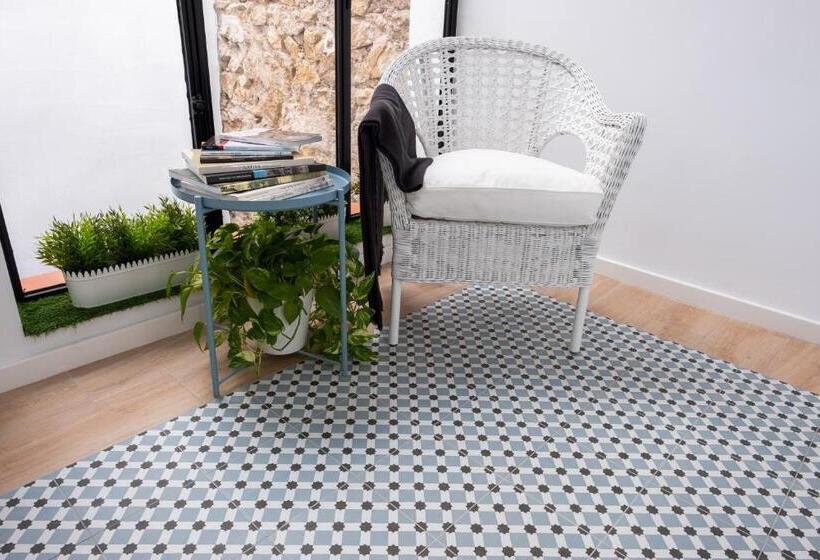 غرفة ديلوكس, Gomezs