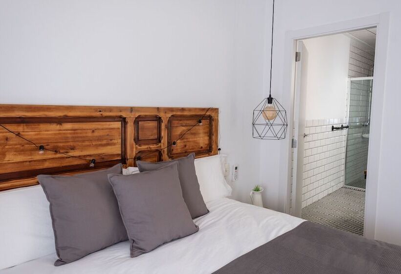 غرفة قياسية, Gomezs