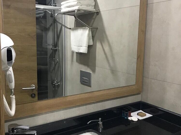 חדר יחיד נוף לגינה, Nehi̇r Hotel Keşan