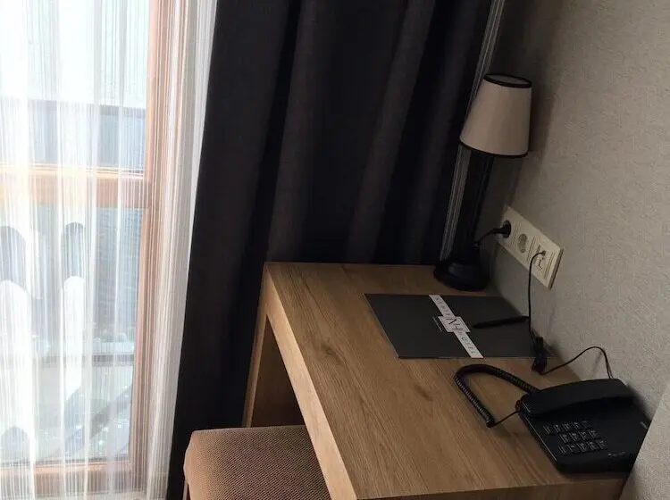 Standard-huone Järvinäkymä, Nehi̇r Hotel Keşan