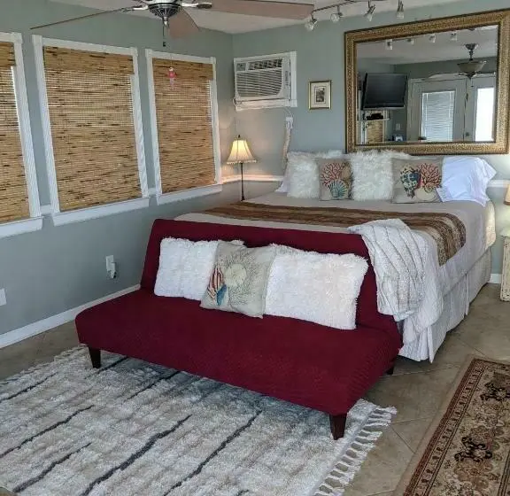 Deluxe Suite King Bed, Come Friday Cottages