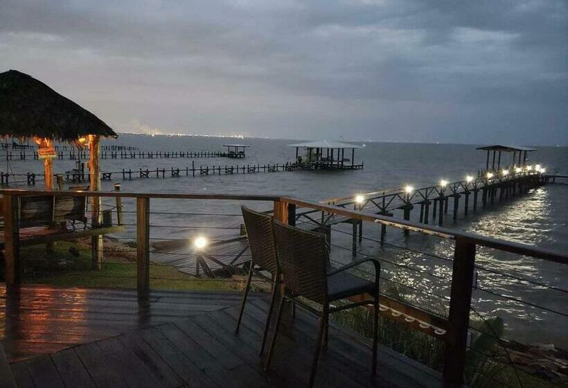 Люкс Deluxe Кровать Кинг, Come Friday Cottages