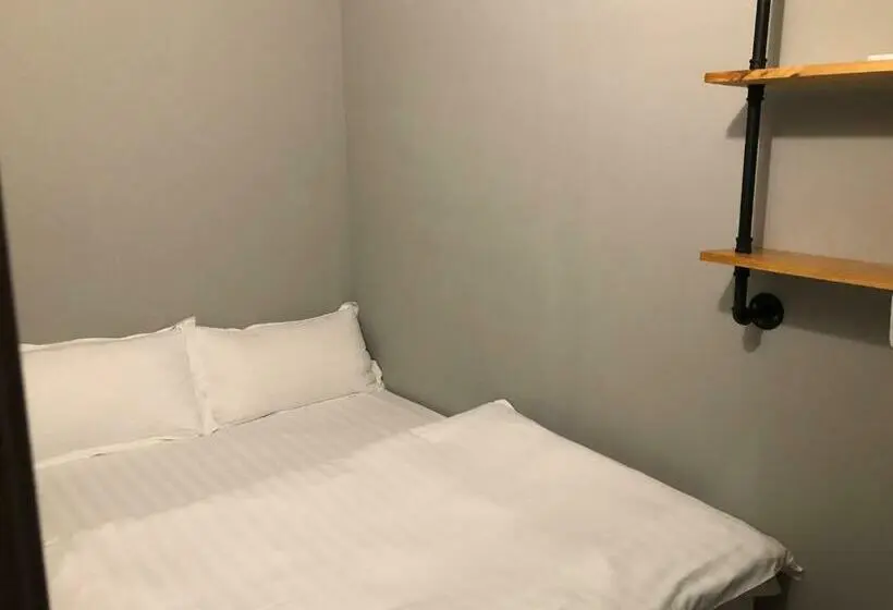 اتاق استاندارد با سرویس بهداشتی مشترک, A Good Man Hostel