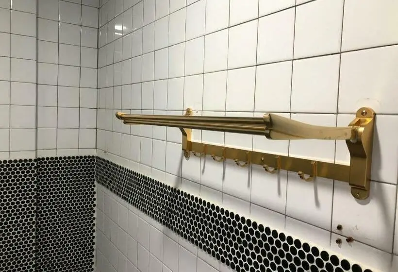 اتاق استاندارد با سرویس بهداشتی مشترک, A Good Man Hostel