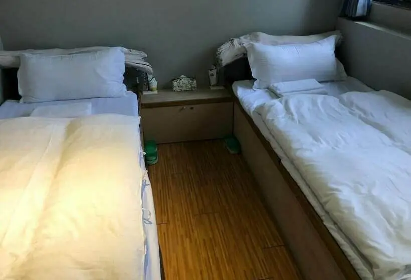 تختخواب در اتاق مشترک, A Good Man Hostel