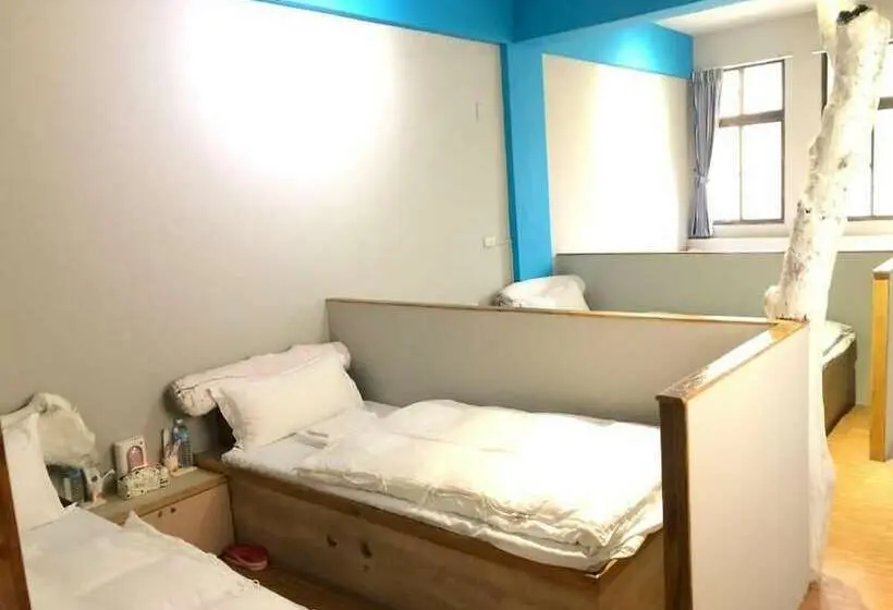 تختخواب در اتاق مشترک, A Good Man Hostel