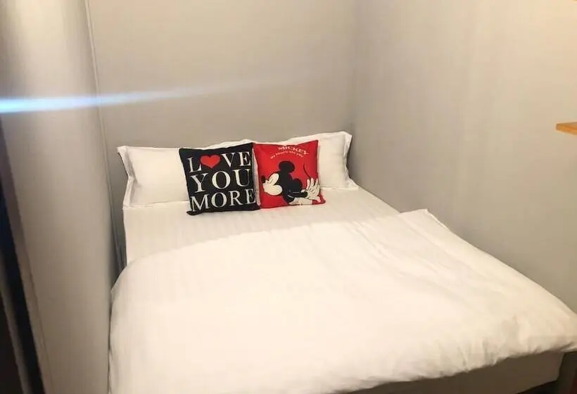 اتاق اکونومی, A Good Man Hostel