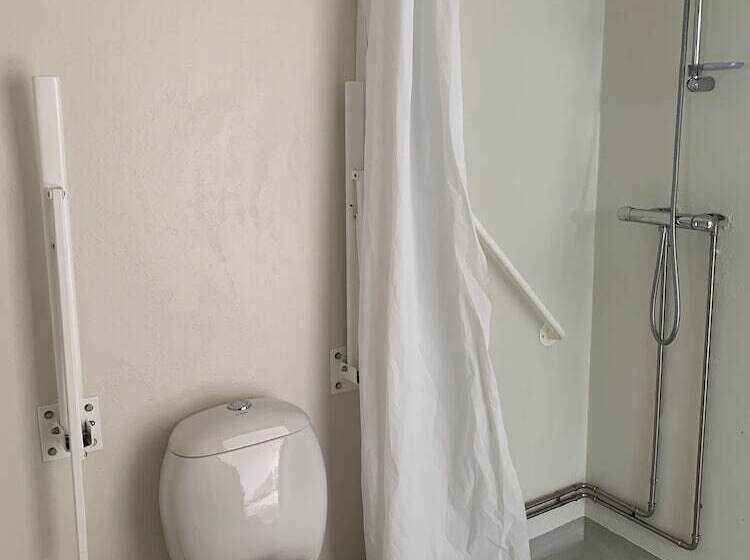 اتاق استاندارد برای معلولان, The Cliff