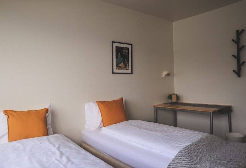 اتاق استاندارد برای معلولان, The Cliff