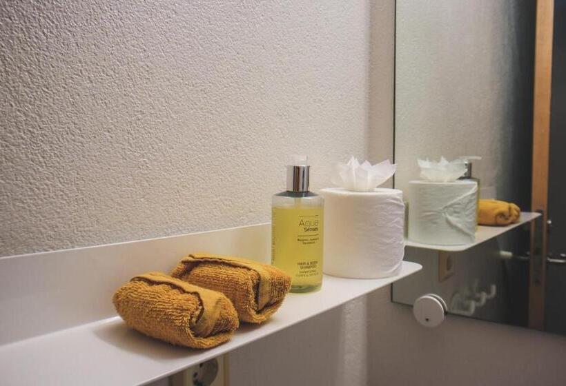 اتاق استاندارد با چشم‌انداز دریا, The Cliff