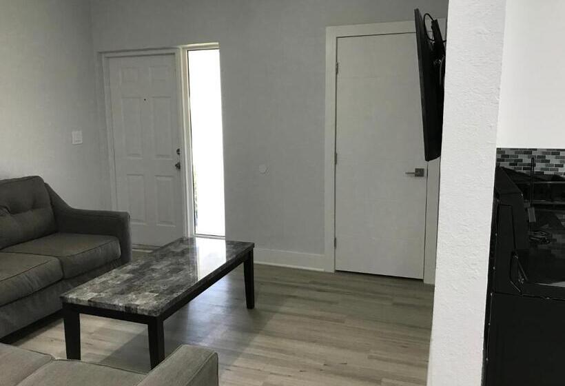 דירת דופלקס בת חדר שינה 1, Pompano Breeze