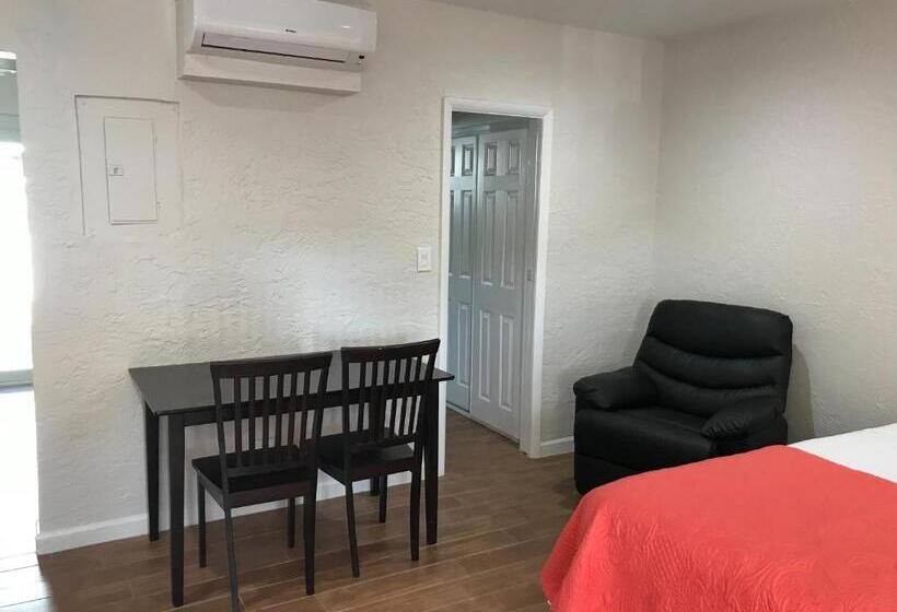 סטודיו דלוקס, Pompano Breeze