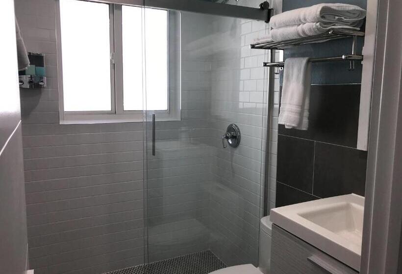 סטודיו דלוקס, Pompano Breeze