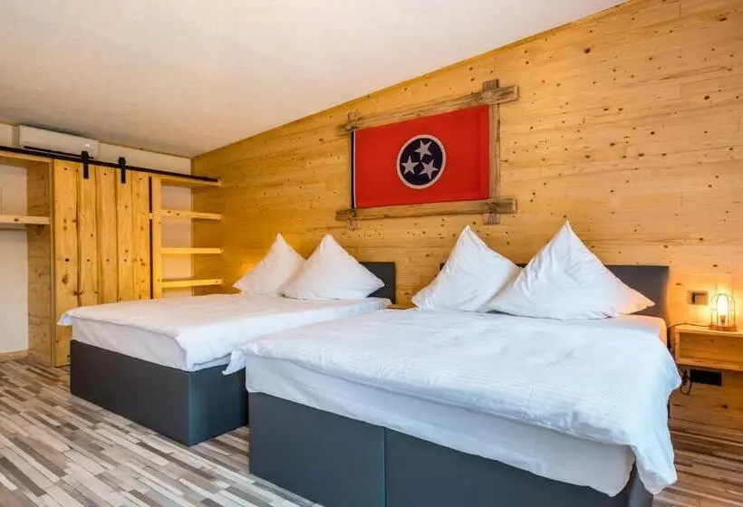 Standard Neljän Hengen Huone, Zündstoff City Western Motel