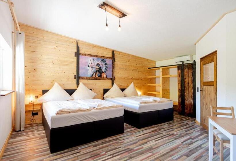 4인용 스탠다드 룸, Zündstoff City Western Motel