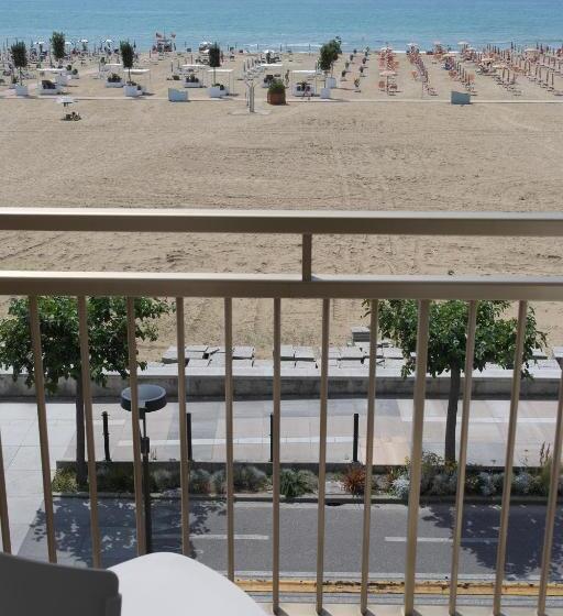 オーシャンビュースタンダードルームバルコニー付き, Karibe