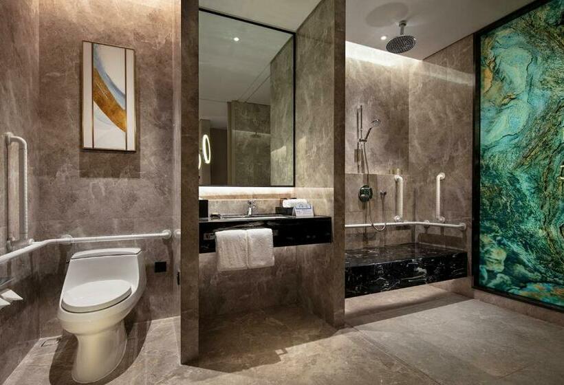 适合残疾人士使用的带超级大床的标准间, Hilton Taizhou