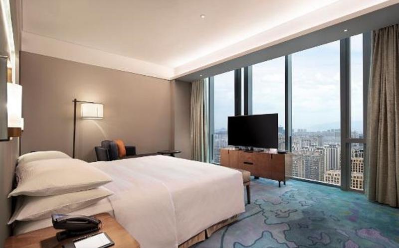 带大床的行政房间, Hilton Taizhou