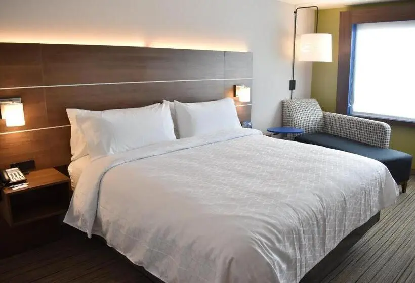 身障者適用キングサイズベッドルーム, Holiday Inn Express & Suites Boston South Randolph, An Ihg