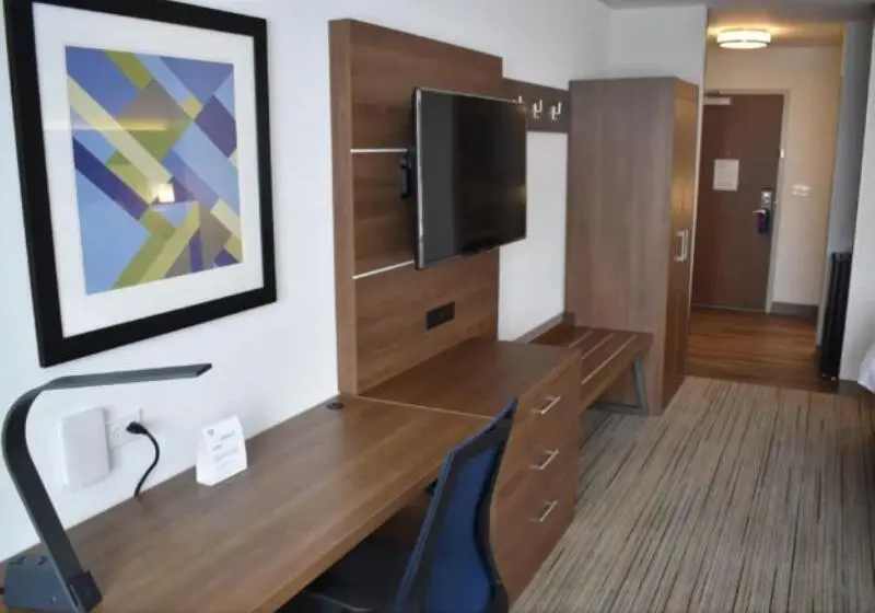 身障者適用スイートルーム, Holiday Inn Express & Suites Boston South Randolph, An Ihg