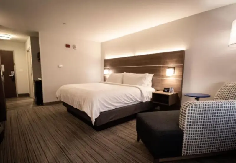 身障者適用キングサイズベッドルーム, Holiday Inn Express & Suites Boston South Randolph, An Ihg