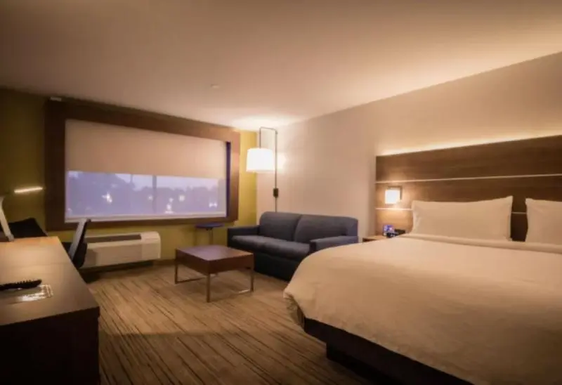 キングサイズベッドのスイートルーム, Holiday Inn Express & Suites Boston South Randolph, An Ihg