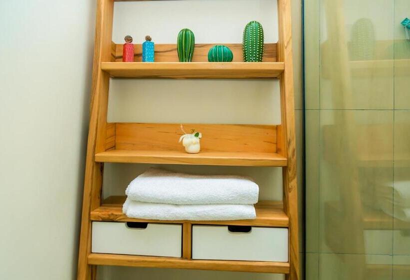 اتاق لوکس با بالکن و چشمانداز دریا, Ewange A Casa Mia