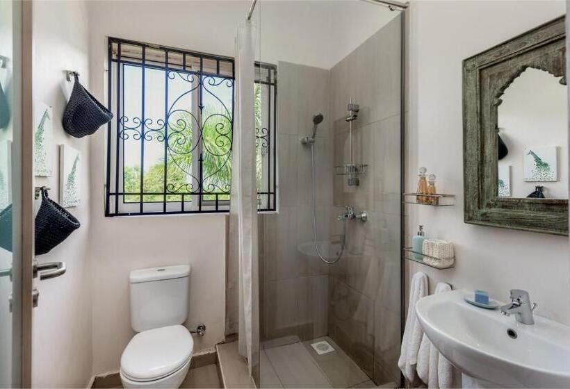 اتاق لوکس, Ewange A Casa Mia