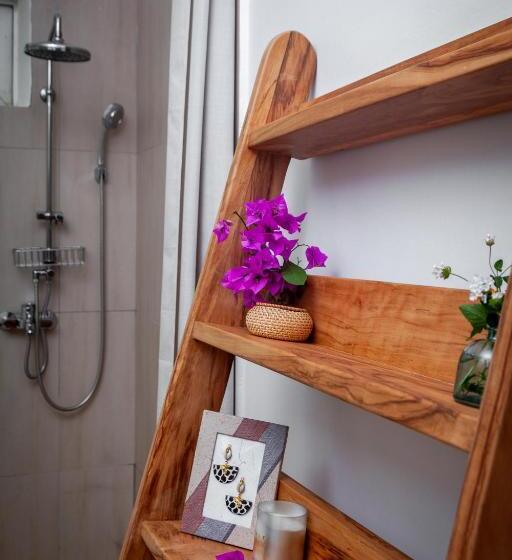 سوئیت جونیور با تراس, Ewange A Casa Mia