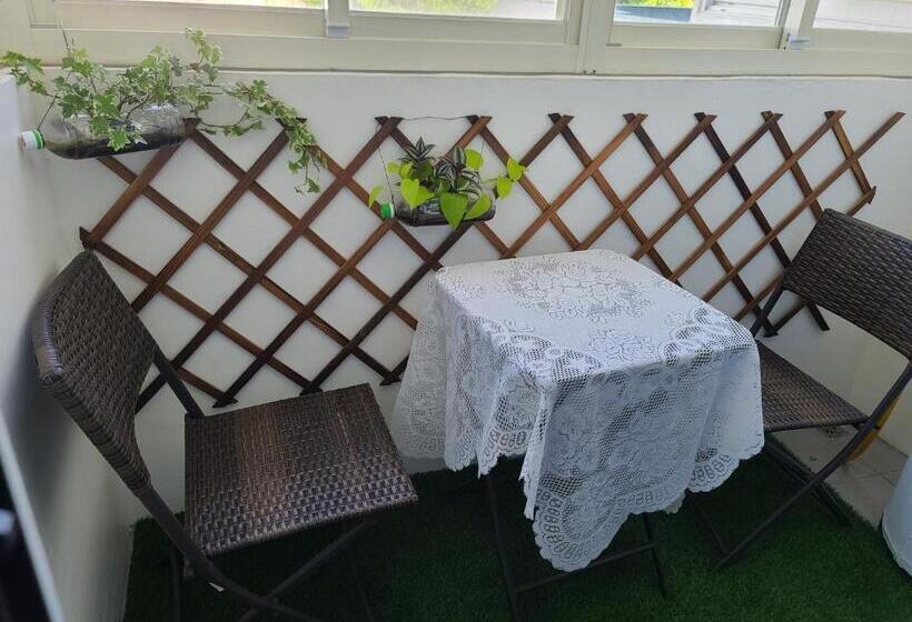 اتاق لوکس, Love Happiness Inn