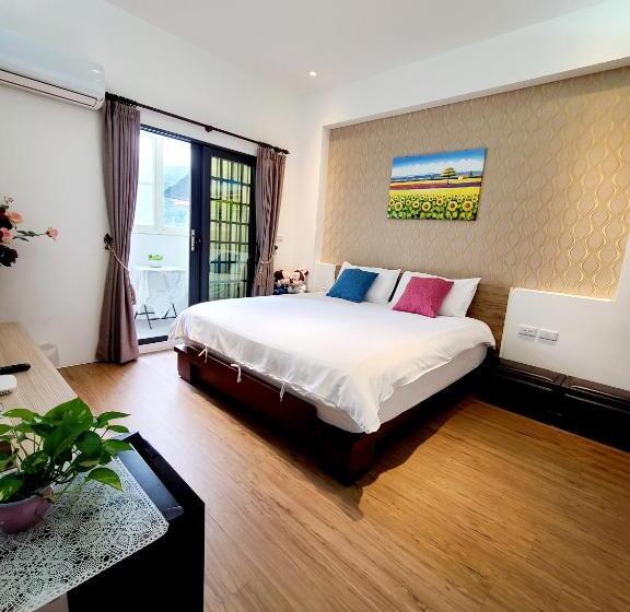 اتاق لوکس, Love Happiness Inn