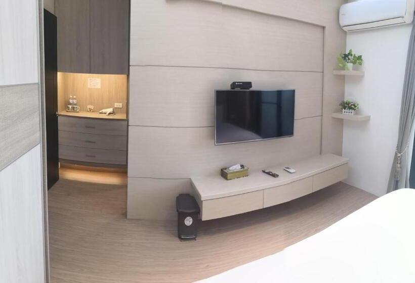 اتاق لوکس, Love Happiness Inn