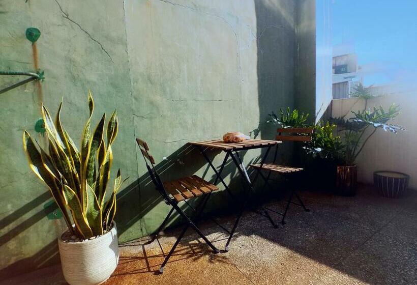 اتاق استاندارد با بالکن, 白紙寓所blank Slate B&b 鄰近夜市四人包棟