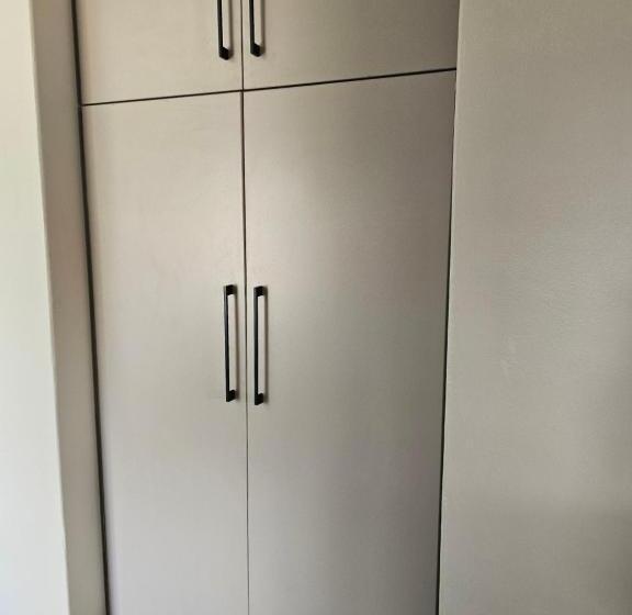 סטודיו סופריור, The Armagh Guesthouse