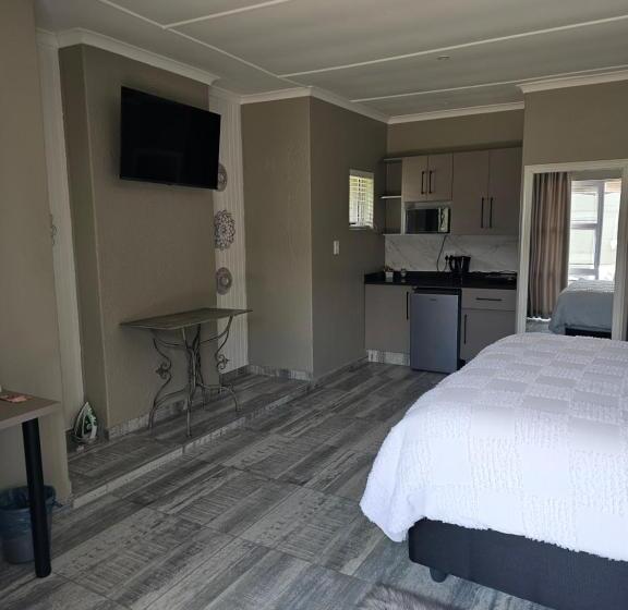 סטודיו סופריור, The Armagh Guesthouse