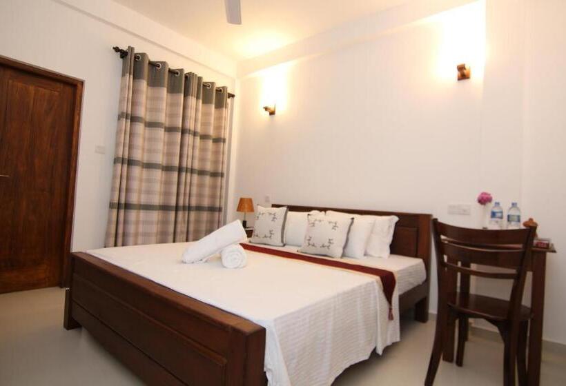 חדר סטנדרט עם מרפסת, Mihira Gedara Apartments