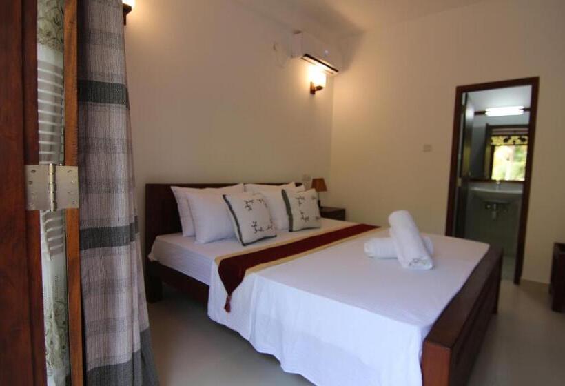 חדר סטנדרט עם מרפסת, Mihira Gedara Apartments