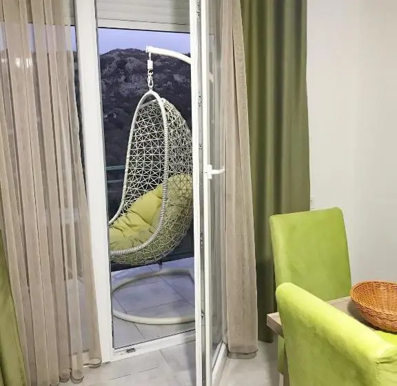 آپارتمان 1 خوابه با بالکن, Apartments Old House Pajovic
