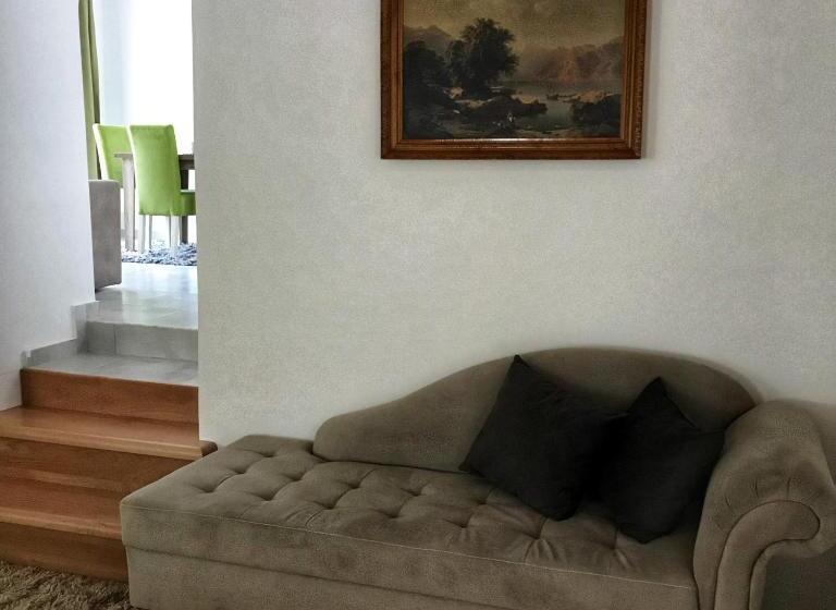 آپارتمان 1 خوابه با بالکن, Apartments Old House Pajovic
