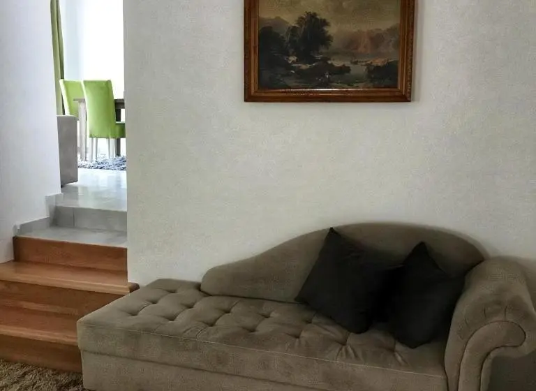 آپارتمان 1 خوابه با بالکن, Apartments Old House Pajovic