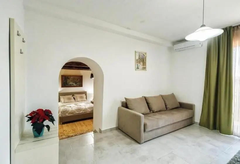 آپارتمان 1 خوابه با بالکن, Apartments Old House Pajovic