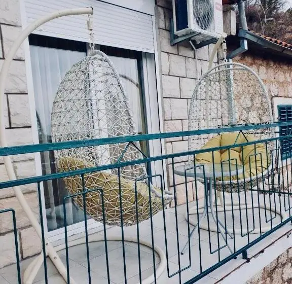 آپارتمان 1 خوابه با بالکن, Apartments Old House Pajovic