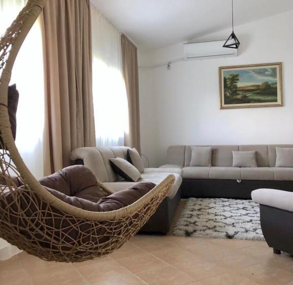 1 Bedroom Apartment Lake View, Apartments Old House Pajovic