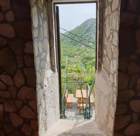 اتاق لوکس با بالکن, Apartments Old House Pajovic