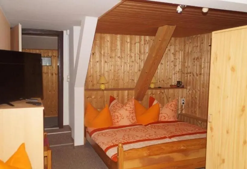 Standard Kolmen Hengen Huone, Pension Grenzbaude, Waltersdorf, Sachsen