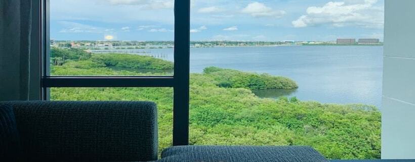 带2个双人床的标准工作室, The Current Hotel, Autograph Collection