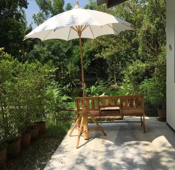 اتاق استاندارد سه تخته با چشمانداز, Lotus Place Sukhothai