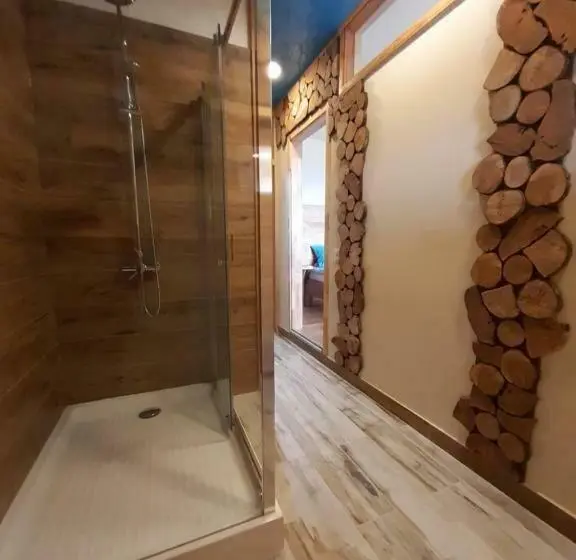 اتاق لوکس با وان آب گرم, Karibuni   Familiar Lodging & Private Spa